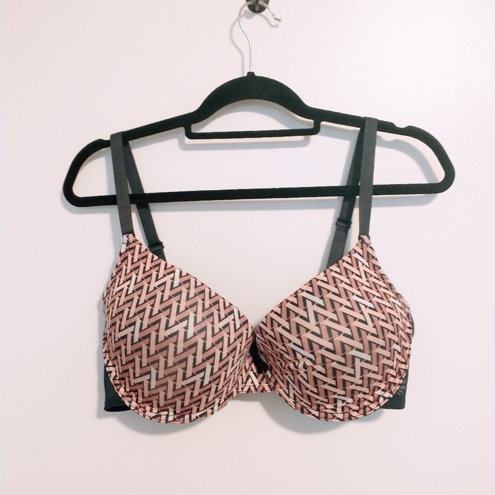 Adrienne Vittadini patterned t-shirt bra with black sheer backing size 40D and l